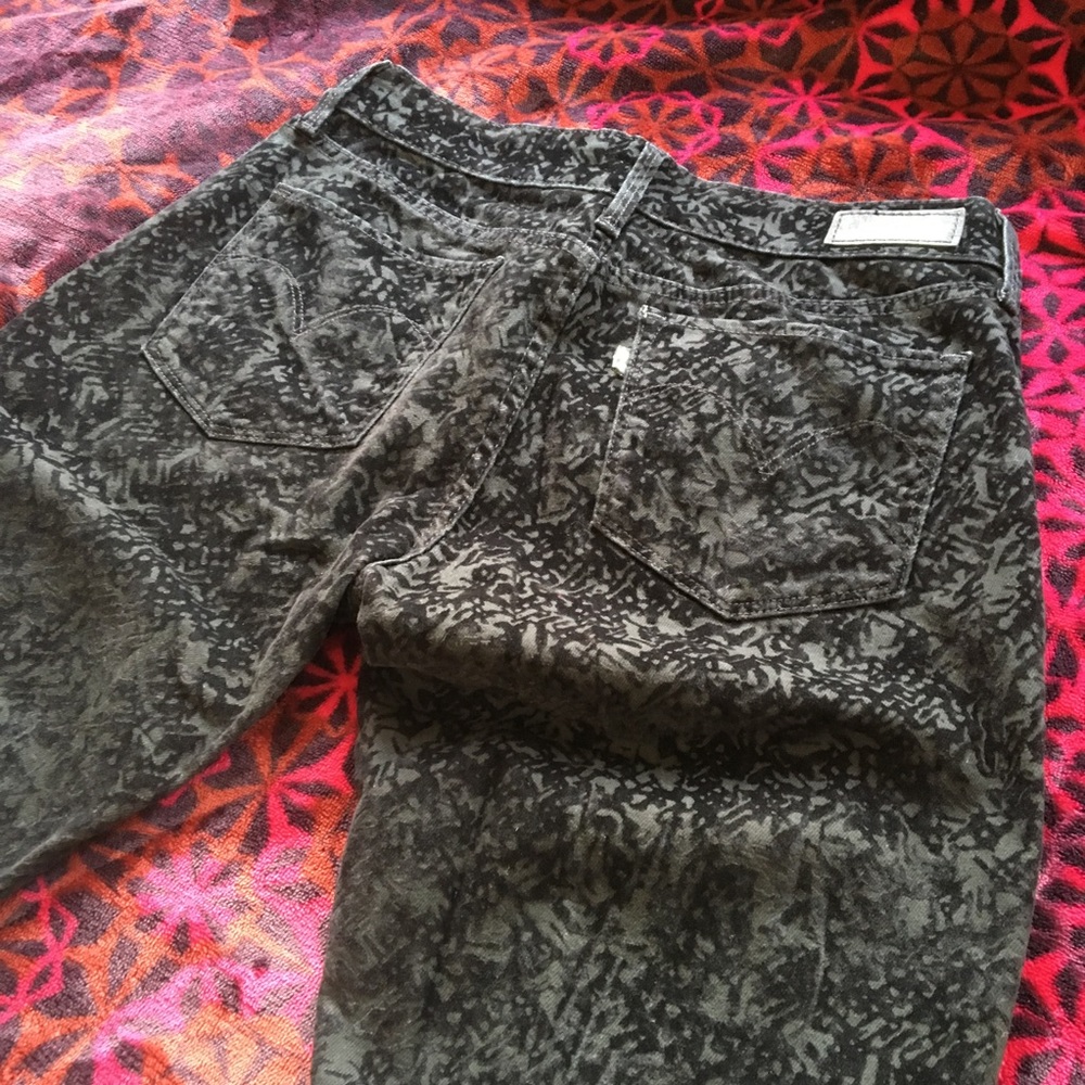 Velvet Patterned Levi’s - Picture 6 of 8